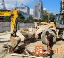 丝袜流水白浆小穴在线高温下的坚守｜道路建设者用汗水铺就畅通路